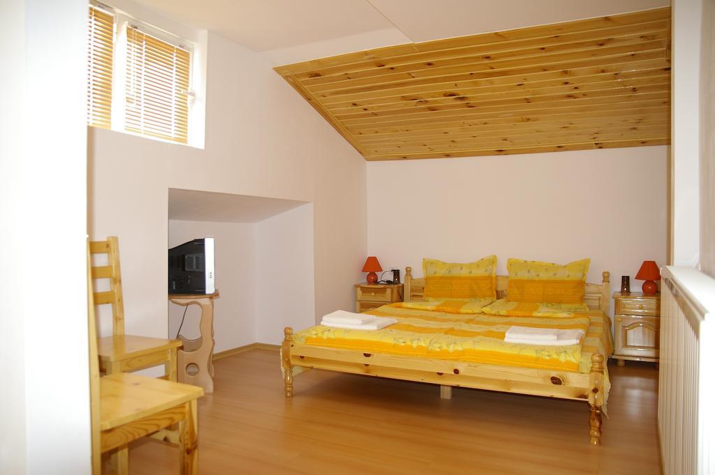 Karadzhovy Guest House Kalofer Quarto foto